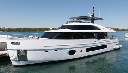 Similar For Sale Yacht: Azimut Magellano 25M