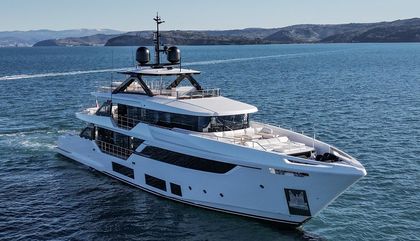 Custom Line Navetta 38, LA VETTA For Sale