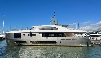 Similar For Sale Yacht: Azimut Magellano 30M