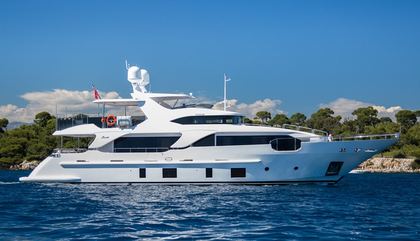 Benetti Delfino 93'