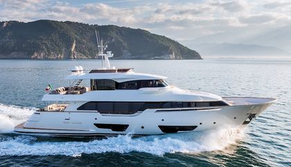 Custom Line Navetta 28