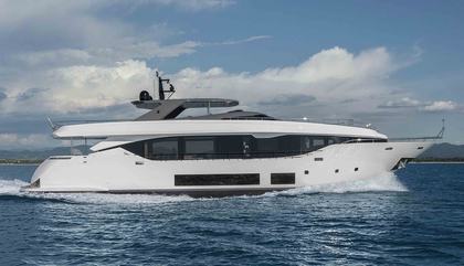 Similar For Sale Yacht: Maiora 30 Walkaround