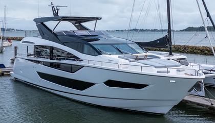Sunseeker 88 Yacht
                                         Mk2