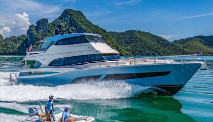 Riviera 78 Motor Yacht Enclosed Bridge Deck