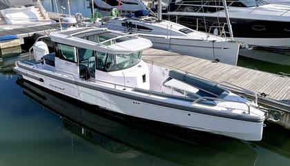 Axopar 28 Cabin