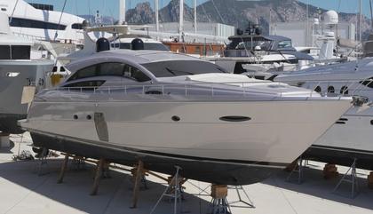 Pershing 72