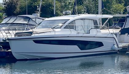 Sealine C335, Sealine C335 For Sale