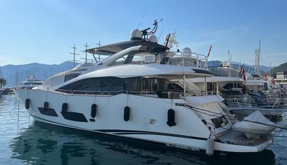 Similar For Sale Yacht: Sunseeker 28 Metre Yacht