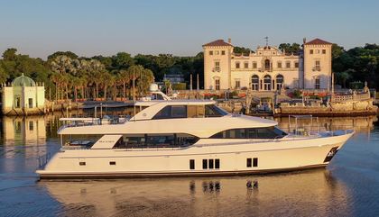 Similar For Sale Yacht: Ocean Alexander 100 Skylounge
                                         Mk2