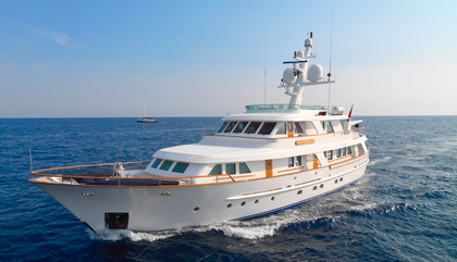 Award Winner  - Dona Amelia II 33.7m Royal Hakvoort Photo