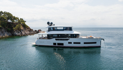 Award Winner Sirena 78 Enclosed - Aria      Sirena Yachts Photo