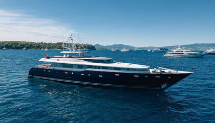 Award Winner Custom Alloy Yachts yacht Aura 40.25m Alloy Yachts Photo