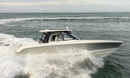 Boston Whaler 380 Realm