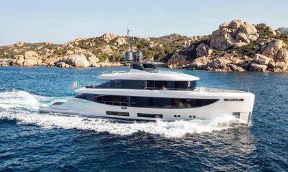 Benetti Oasis 36M
