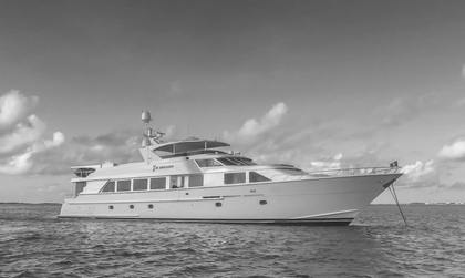 Hatteras 110 Raised Pilothouse