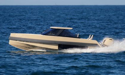 Iguana Yachts Commuter