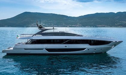 Riva 102' Corsaro Super