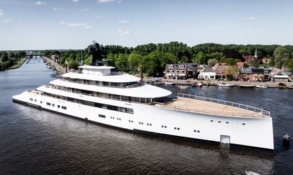 Feadship 824
