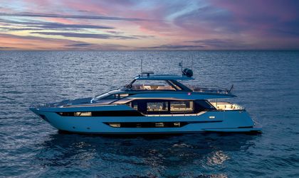 Ferretti 940
