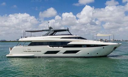 Ferretti 920