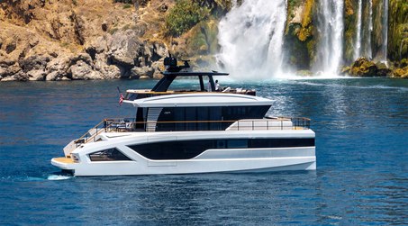 Lazzara LPC 300 Catamaran Wins Motor Yacht Under 25 Metres Award at The International Yacht & Aviation Awards 2026