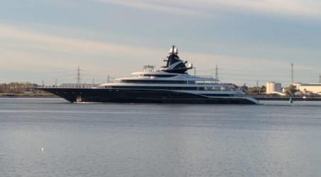 SPOTTED: 122m Lürssen Superyacht Kismet Returns to London Ahead of Jaguars’ 2026 NFL Games