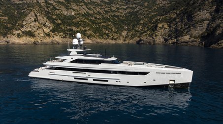 50m Tankoa S501 Superyacht Kinda Receives €2M Price Reduction Ahead of Summer Season