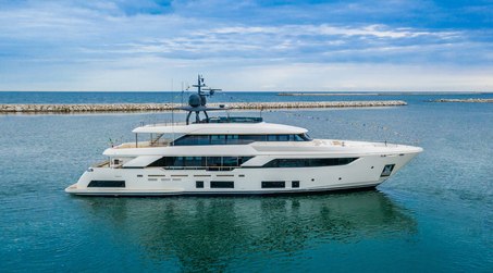 37m Custom Line Navetta 37 Motor Yacht Kiki V Sold