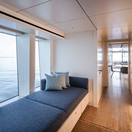 Explorer yacht Mitan blue window seating pad 