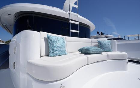 Westport-W117-Review-foredeck-seating