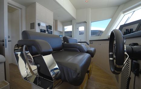 Numarine 40MXP helm with twin captain's chairs
