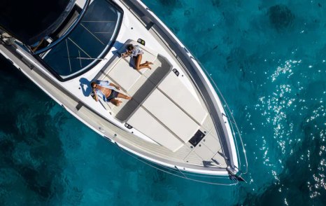 Sunseeker Superhawk 55 bow