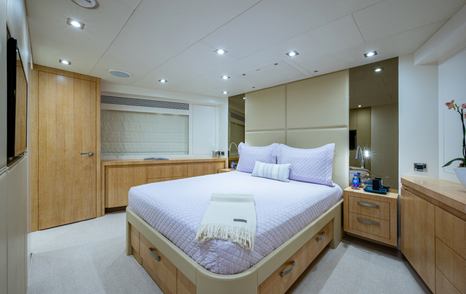 Motor Yacht Andrea VI's guest cabin 