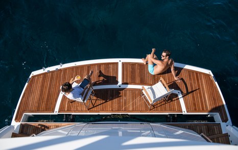 Sunseeker-76-Yacht-Review-stern-swim-platform-lifestyle