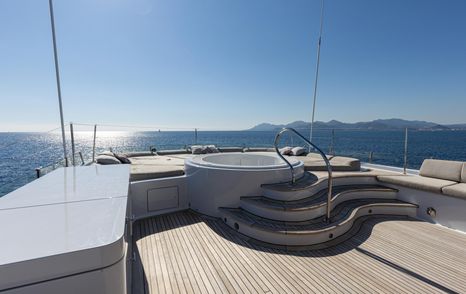 Superyacht Were Dreams sundeck jacuzzi
