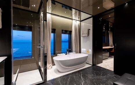 Casino-Royale-owner-ensuite