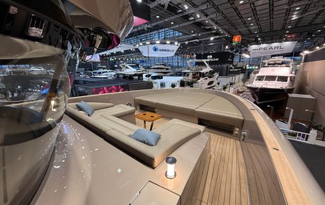 solaris-power-70-long-range-bow-sunpad-and-anchor-access