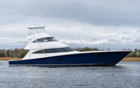 Viking 82SB motor yacht at anchor