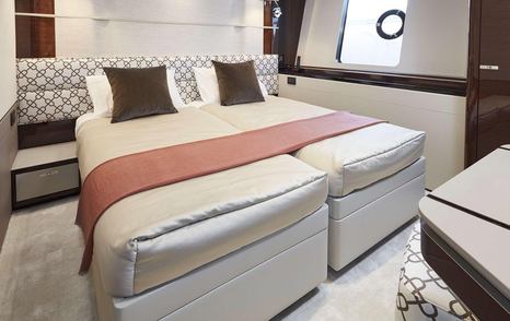 Motor yacht Ghost's twin room