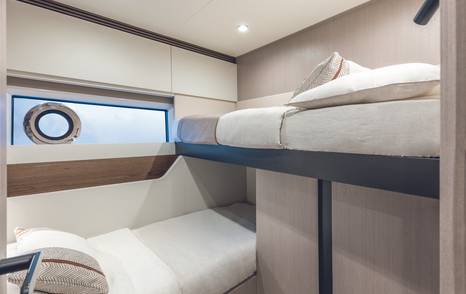 Azimut-S7-bunk-cabin