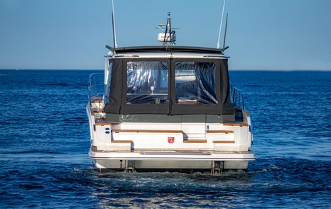 440-Marex-cockpit-running-enclosed