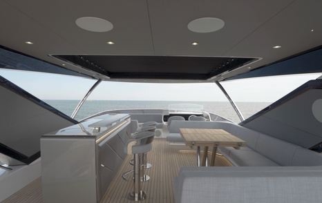 Sunseeker-88-Yacht-flybridge-bar