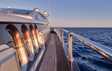 Motor yacht Bagheera walkaround area