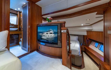 Motor yacht Emrys master cabin split level TV