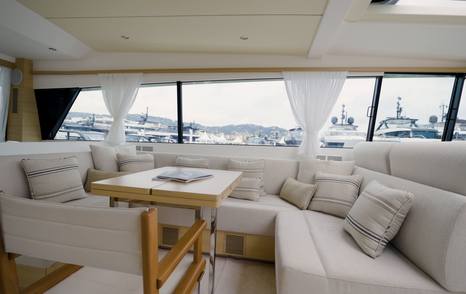 Delta-Powerboats-72-Review-saloon-seating