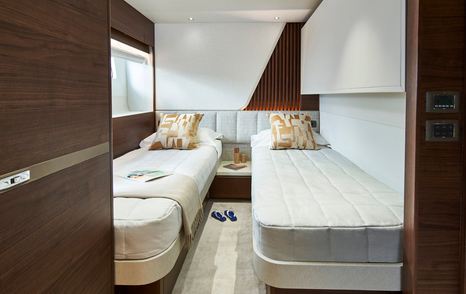 Princess-Y85-twin-cabin