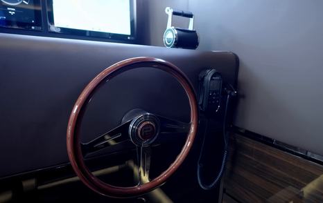 Picchiotti-Gentlemans-24-Review-ships-wheel