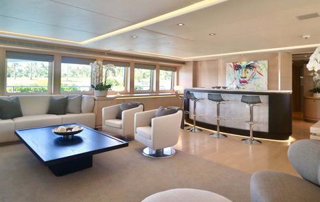 Motor yacht G3 main saloon bar area