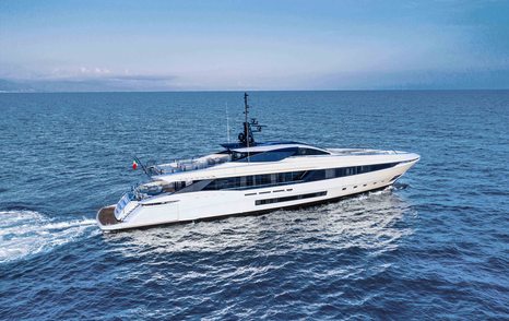 Mangusta GranSport 45 motor yacht under way 
