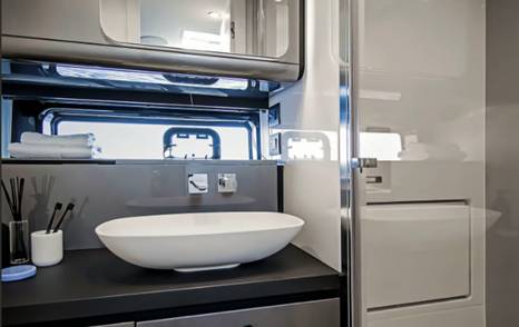 azimut-verve-48-bathroom